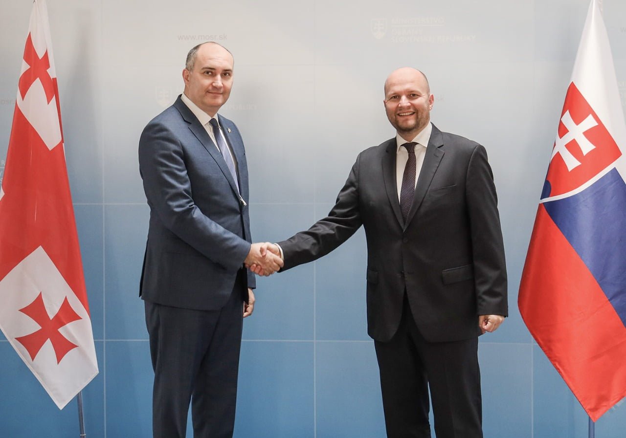 Gruzínsky minister obrany sa stretol s ministrom obrany SR a ministrami zahraničných vecí v Bratislave – Civil.ge