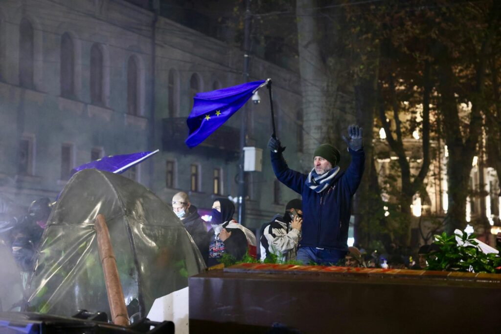 ოპოზიცია აცხადებს, რომ საგარეო საქმეთა სამინისტროში მიმდინარე რეორგანიზაციის სამიზნეეები პროევროპელი დიპლომატები არიან