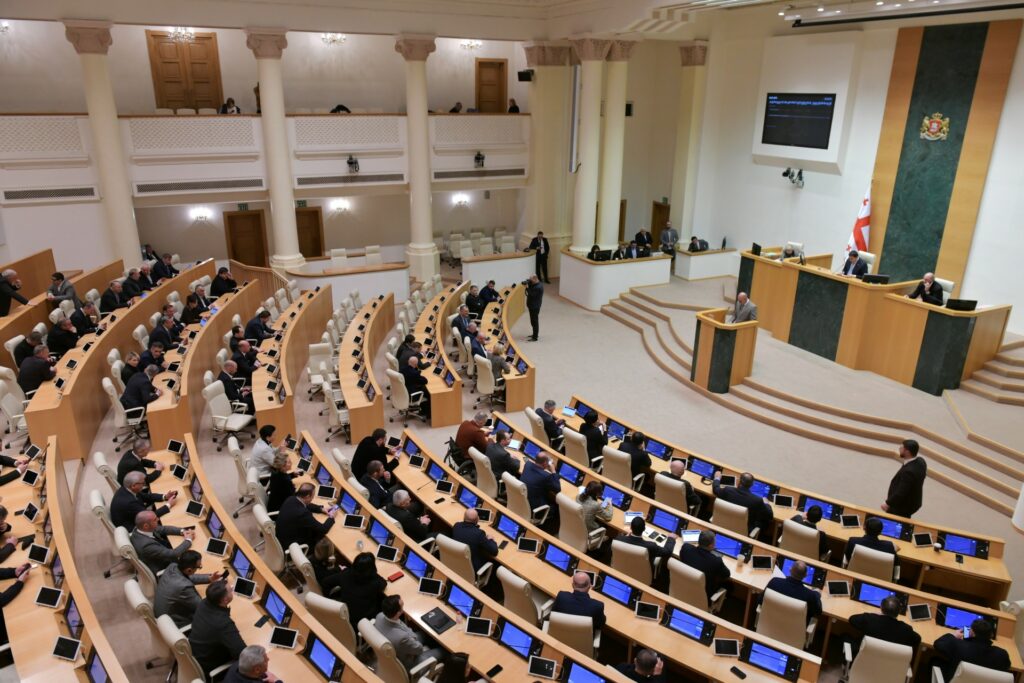 „საერთაშორისო გამჭვირვალობა“: გრანტების შესახებ კანონში ცვლილებები სამოქალაქო საზოგადოებას საფრთხეს უქმნის