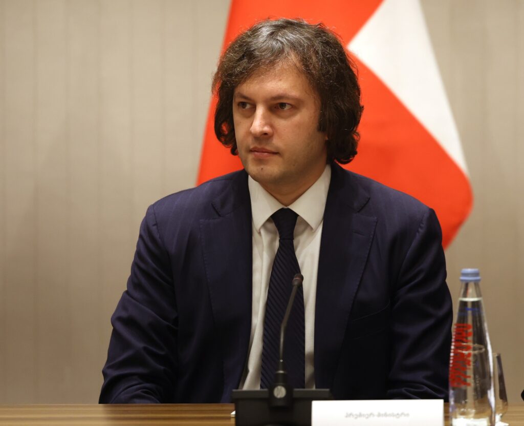 კობახიძე ადგილობრივ არჩევნებზე საუბრობს, „აგენტებს“ აკრიტიკებს, წარსულს იხსენებს და დაპატიმრებებს ამართლებს