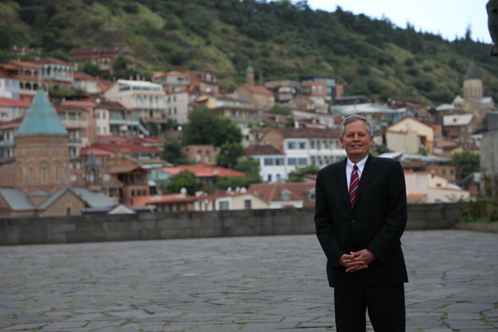 სენატორი სტივ დეინსი საქართველოს სტუმრობს