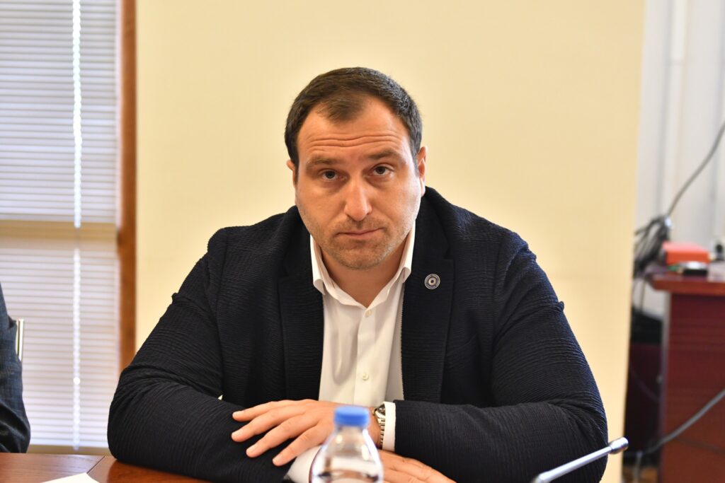 „ქართული ოცნება“ სოციალურ მედიაში „შეურაცხყოფის“ გამო ოპონენტებს უჩივლებს