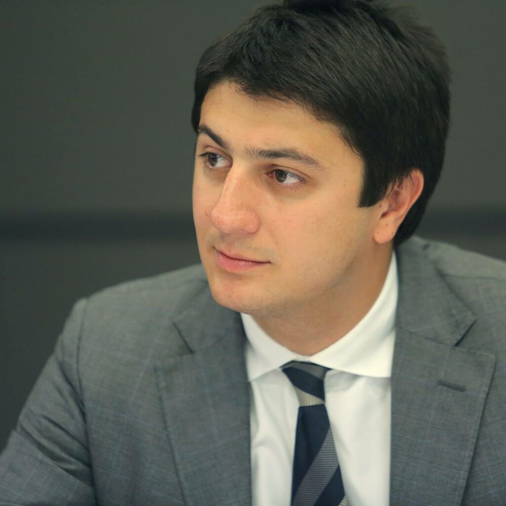 გენერალურმა აუდიტორმა თანამდებობა დატოვა