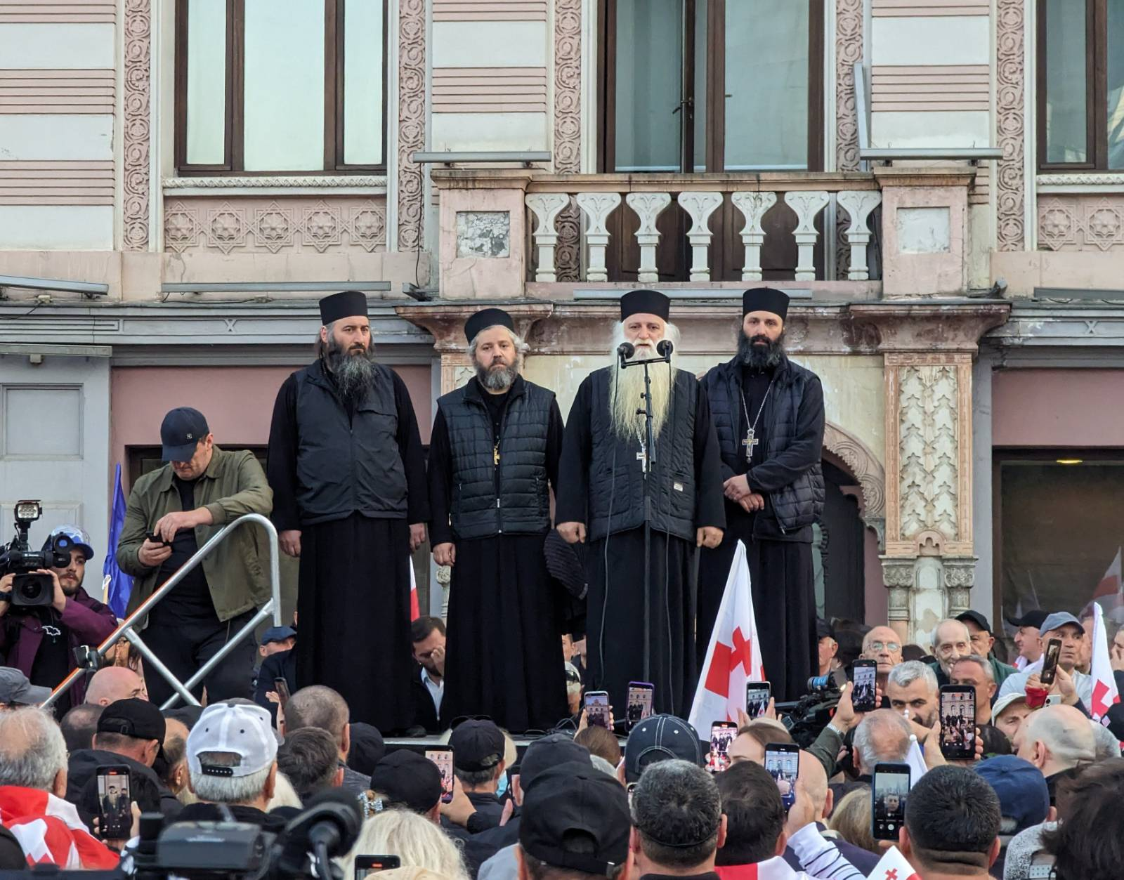 ეკლესიამ არქიმანდრიტ ილია თოლორაიას ‘გულწრფელი სინანულის გამოვლენამდე’ მღვდელმსახურება აუკრძალა