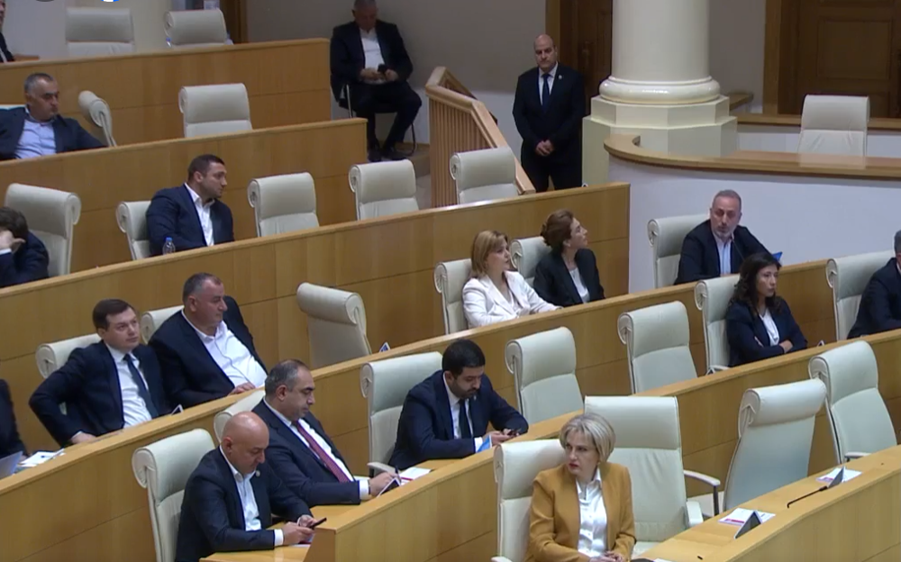 გახარიას პარტიის 11 წევრმა სადავო პარლამენტში სადეპუტატო ადგილები დაიკავა